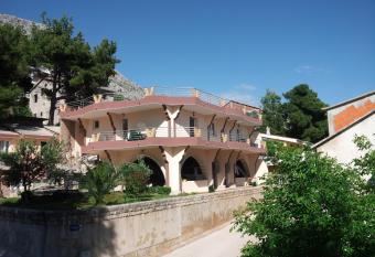 Villa Perkovi   has Balcony rooms