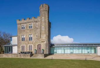 Kemeys Folly has Balcony rooms