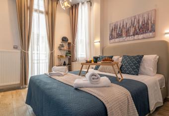Eclectic Luxury Studio (Egnatias str) has Balcony rooms