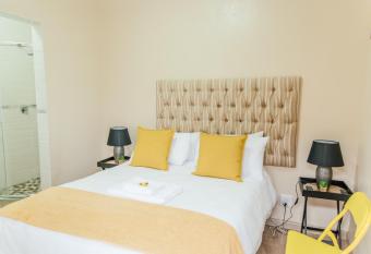 Esther Guest House has Balcony rooms