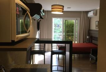 Departamentos Casa del Parque has Balcony rooms