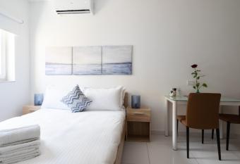 Marina Studios allows 18 year olds to book a room