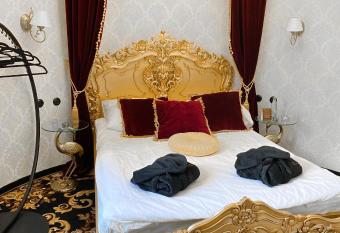 Night o clock Apart Premium allows 18 year olds to book a room