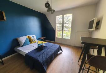 Studio Aix avec stationnement has Balcony rooms