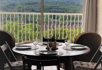 Le  47  Village de Campagne, 83310 Cogolin has Balcony rooms