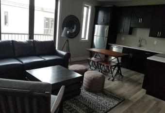 Trendy Downtown Condo-Walk to it ALL Capri 315 allows 18 year olds to book a room