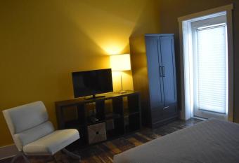 Northport Inn Boutique Hotel R205 allows 18 year olds to book a room