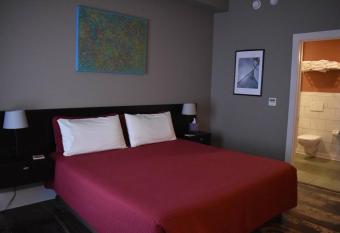 Northport Inn Boutique Hotel R206 allows 18 year olds to book a room