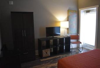 Northport Inn Boutique Hotel R207 allows 18 year olds to book a room