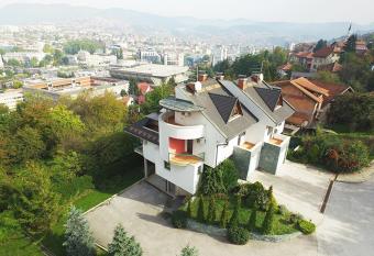 Villa Skenderija west by Poppy Sarajevo has rooms with a private hot tub