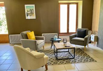 Le Moulin has Balcony rooms