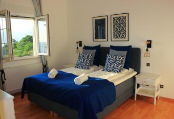 Villa Romana has Balcony rooms