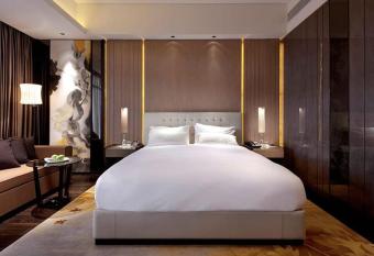 California Boutique allows 18 year olds to book a room