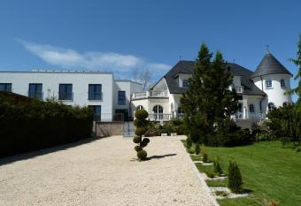 G  stehaus Villa Casamia allows 18 year olds to book a room