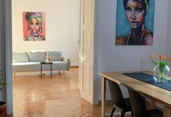 Apartament LIES BY THE BRIDGE - la Podul Minciunilor allows 18 year olds to book a room