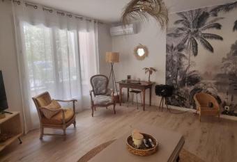 Nice 50m With Terrace In Sanary Sur Mer has Balcony rooms