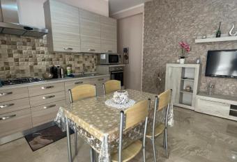 Casa Vacanze il Girasole Balestrate has Balcony rooms