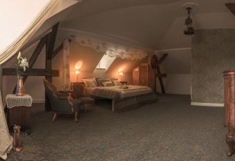 Zbiro  sk   dv  r allows 18 year olds to book a room