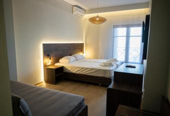 Este Luxury Apartments has Balcony rooms