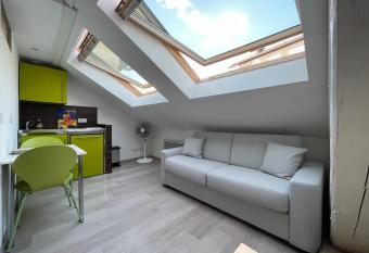 Studio sous les toits Annecy Centre-Ville allows 18 year olds to book a room