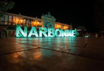 Superbe appartement    2 pas des Halles, Climatis  , terrasse, garage has Balcony rooms