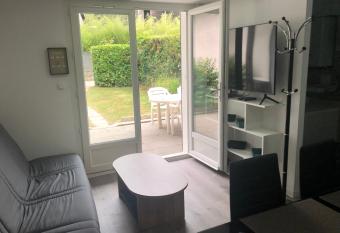 Le cottage has Smoking rooms