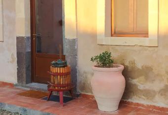 Casale Ciric   tra Catania e Siracusa has rooms with a private hot tub