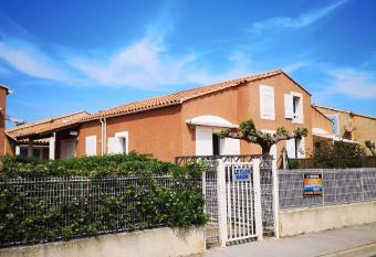 Maison 100m de la plage avec parking securise plus wifi has Balcony rooms