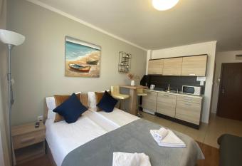 SUMMER BREEZE 506 Private Studio SUNNY BEACH allows 18 year olds to book a room