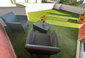 loft con terrazzo a livello stazione allows 18 year olds to book a room