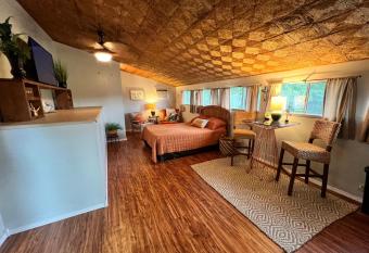 The Augustine has Balcony rooms