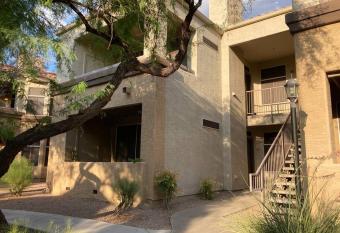 Lovely One Bedroom with Full Kitchen and Laundry has Balcony rooms