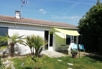 Maison de vacances face plan d eau class  e has Balcony rooms