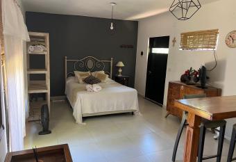 La casa de piedra de Altos del Golf allows 18 year olds to book a room