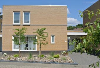 B&B Von Clermont Park allows 18 year olds to book a room