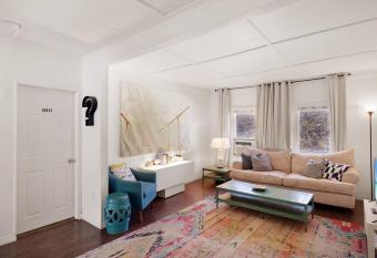 Briana's Bungalow by the sea! Downtown Lake Worth! has Balcony rooms