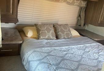 Tiny house in the heart of MOVAL private freeparking Netflix allows 18 year olds to book a room