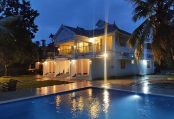 Riveria Portico has Balcony rooms