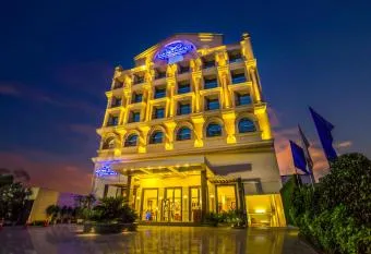 OYO 91599 Sky Classic Inn allows 18 year olds to book a room