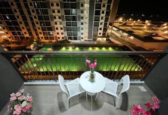 D Champs Homestay Desaru With Pool View has Balcony rooms