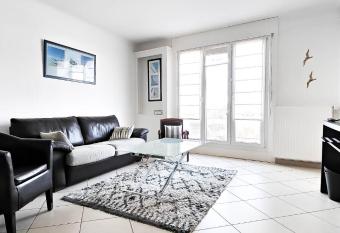    Le Grand Large    has Balcony rooms