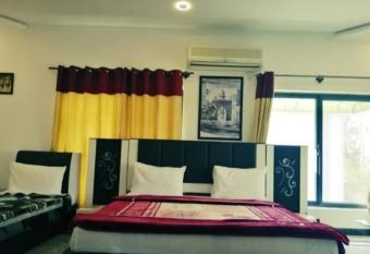 Imperial Lodges has Balcony rooms