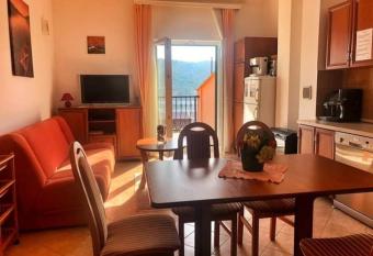 Kopara apartmanok has Balcony rooms