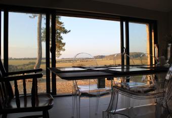 Large Cotswold Farmhouse + Garden+ Views+Tub has rooms with a private hot tub