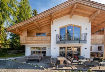 Chalet Zillertal Arena 3 has Balcony rooms
