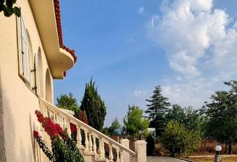 Villa Harris has Balcony rooms