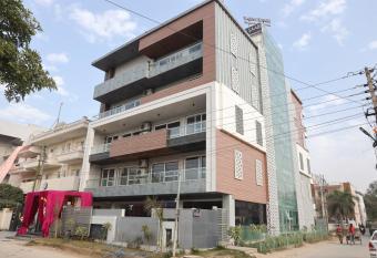 vaabi saabi hotel has Smoking/Balcony rooms