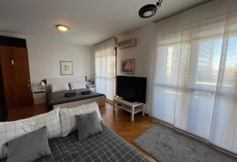 BedandBreakfast Eni Torri Lombarde San Donato BBqueen has Balcony rooms