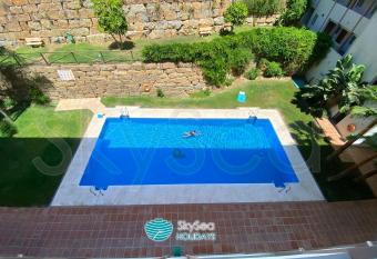 Sky Sea Holidays FUENGIROLA allows 18 year olds to book a room