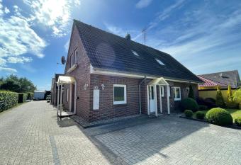 Sch  nes einfaches Zimmer in Nethen (n  he Rastede) has Balcony rooms